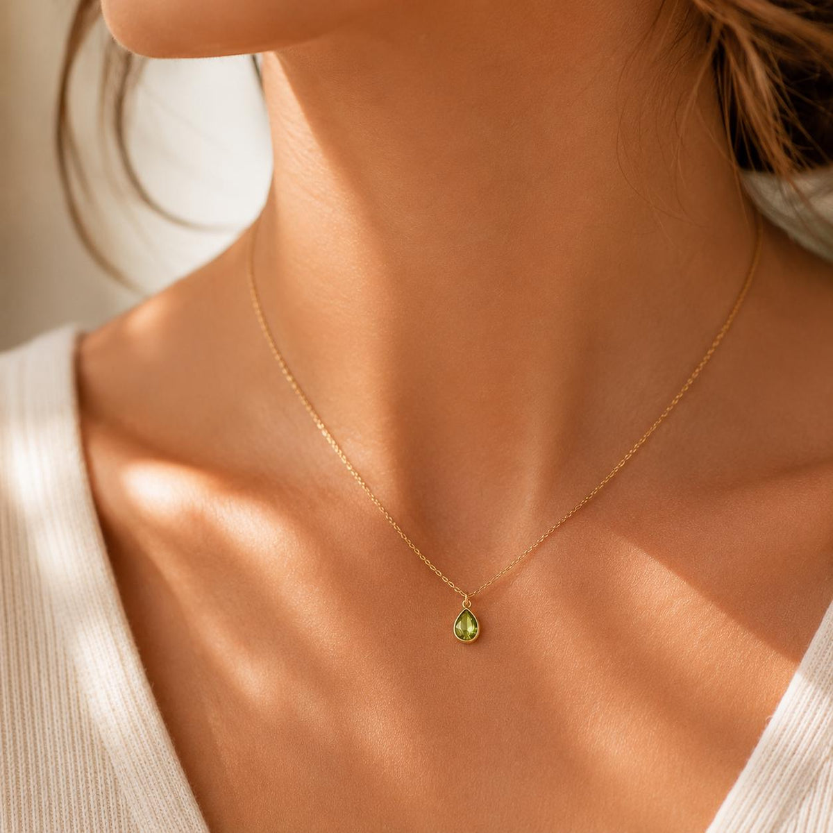 Minimalist Peridot Birthstone Necklace, Tiny Gold Teardrop Pendant Necklace, August Birthstone Jewelry, Dainty Everyday Necklace